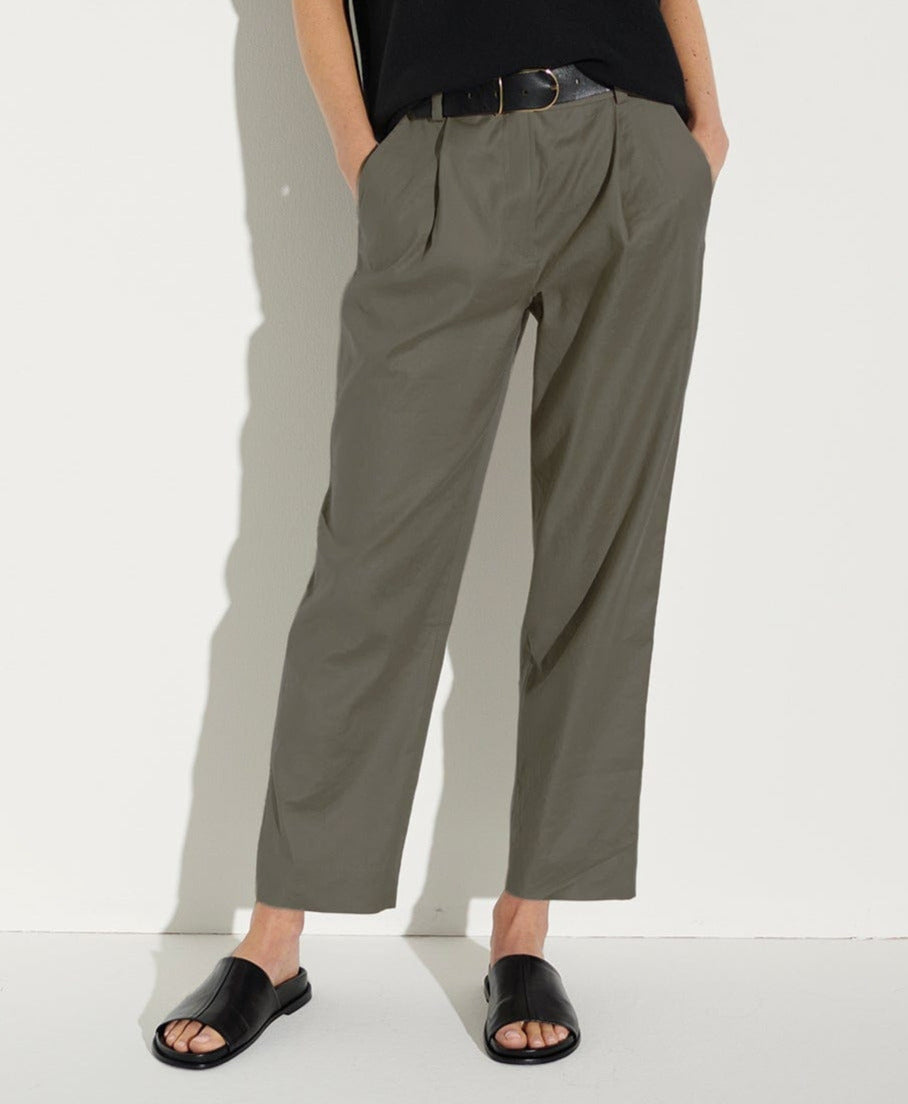 Shop Everyday Crop Trouser  Chic Pleated Women's Pants – The Reset